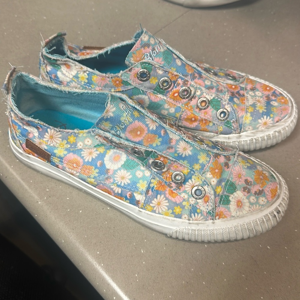 Blowfish sneaker SZ 8